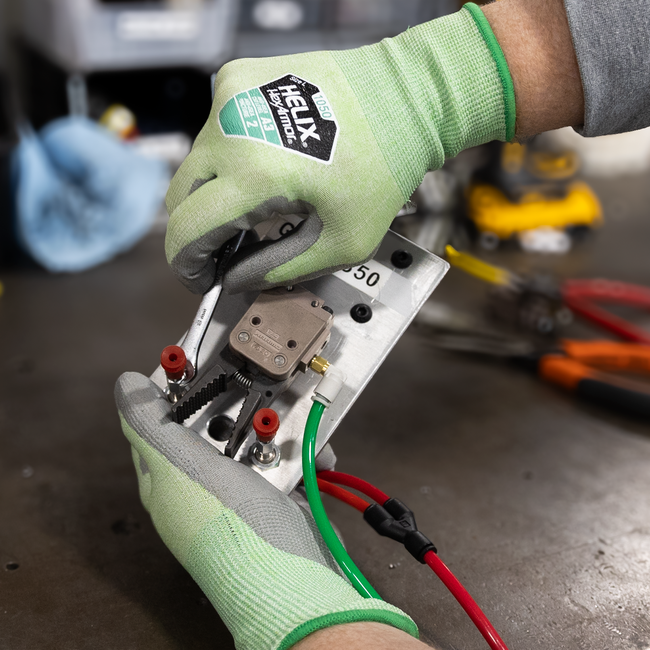 Guantes Anticorte Nivel A6 HexArmor® Helix® 1050 de Nitrilo Arenoso